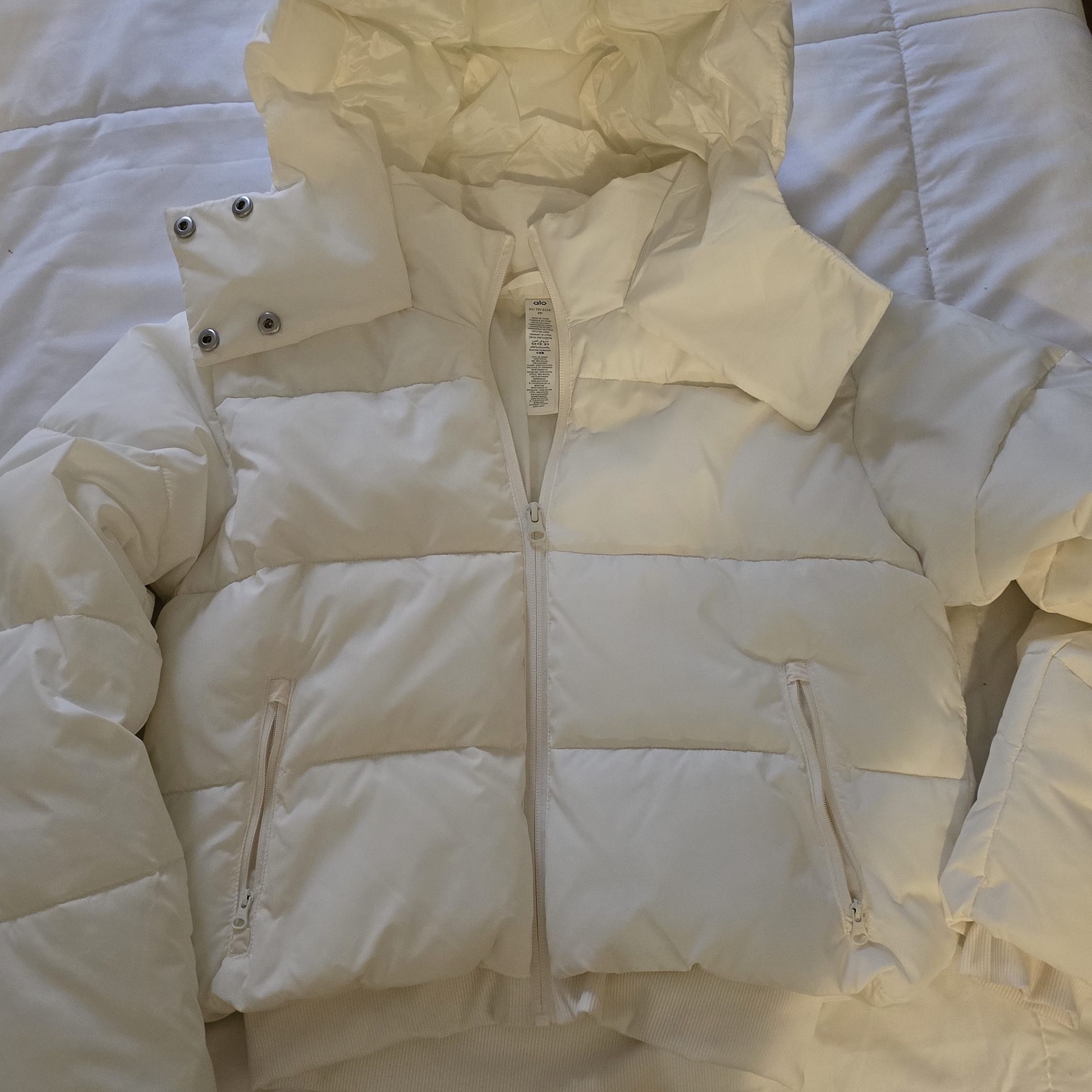 Alo Yoga Cream Cropped Puffer Jacket